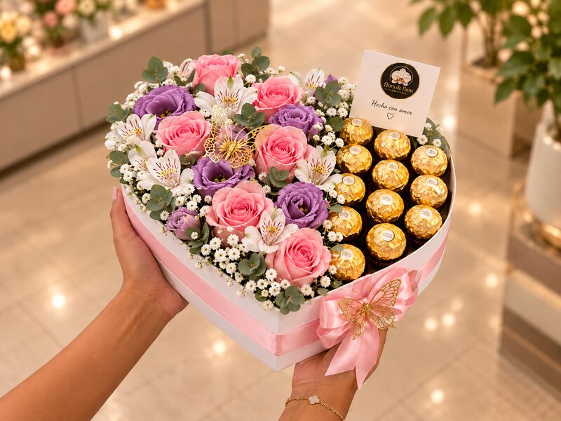 Caixa en forma de cor amb roses, lisianthus, alstromèries i bombons